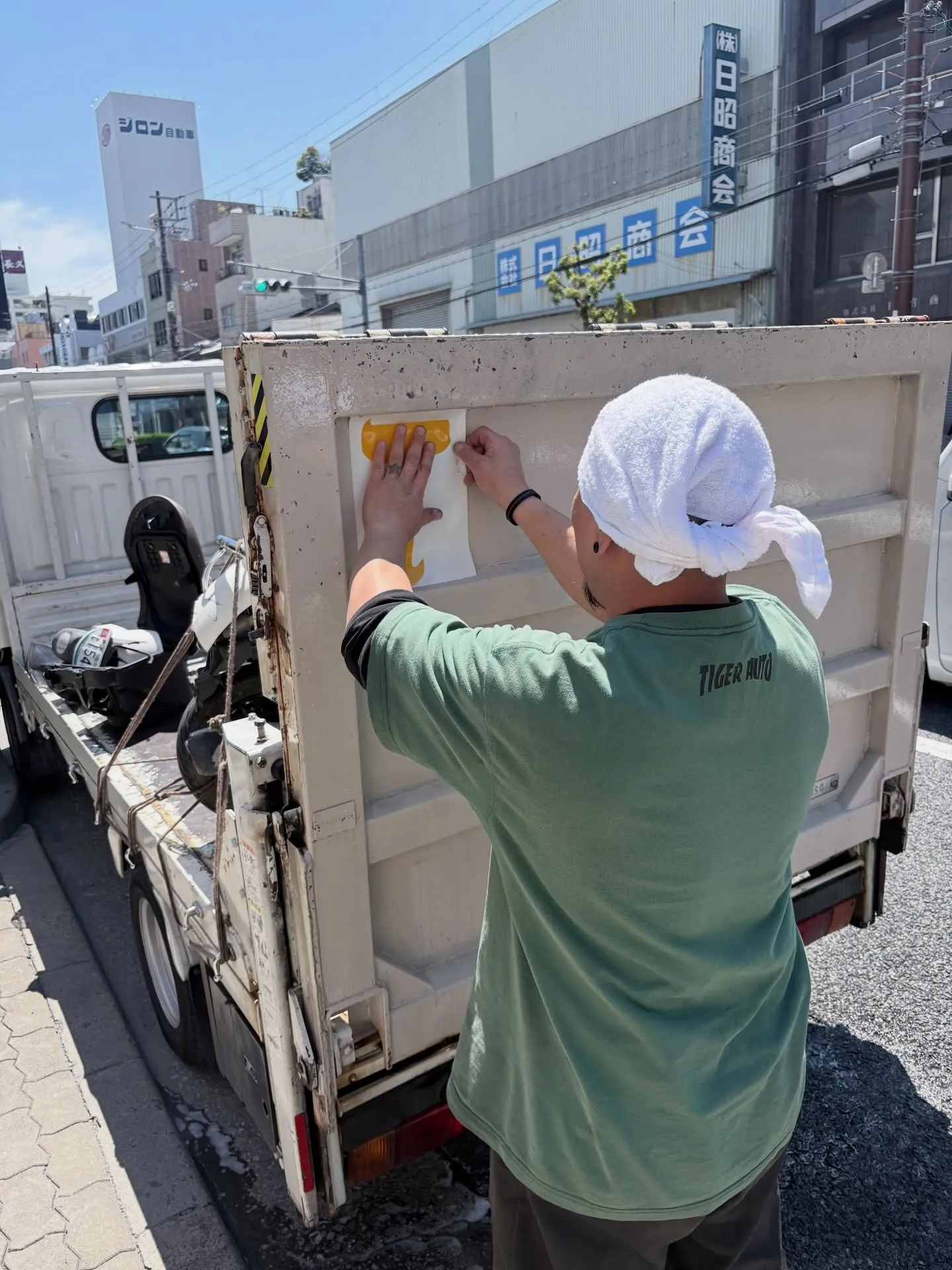 本日、しらっぺのトラックの背中がロゴ付きになりました