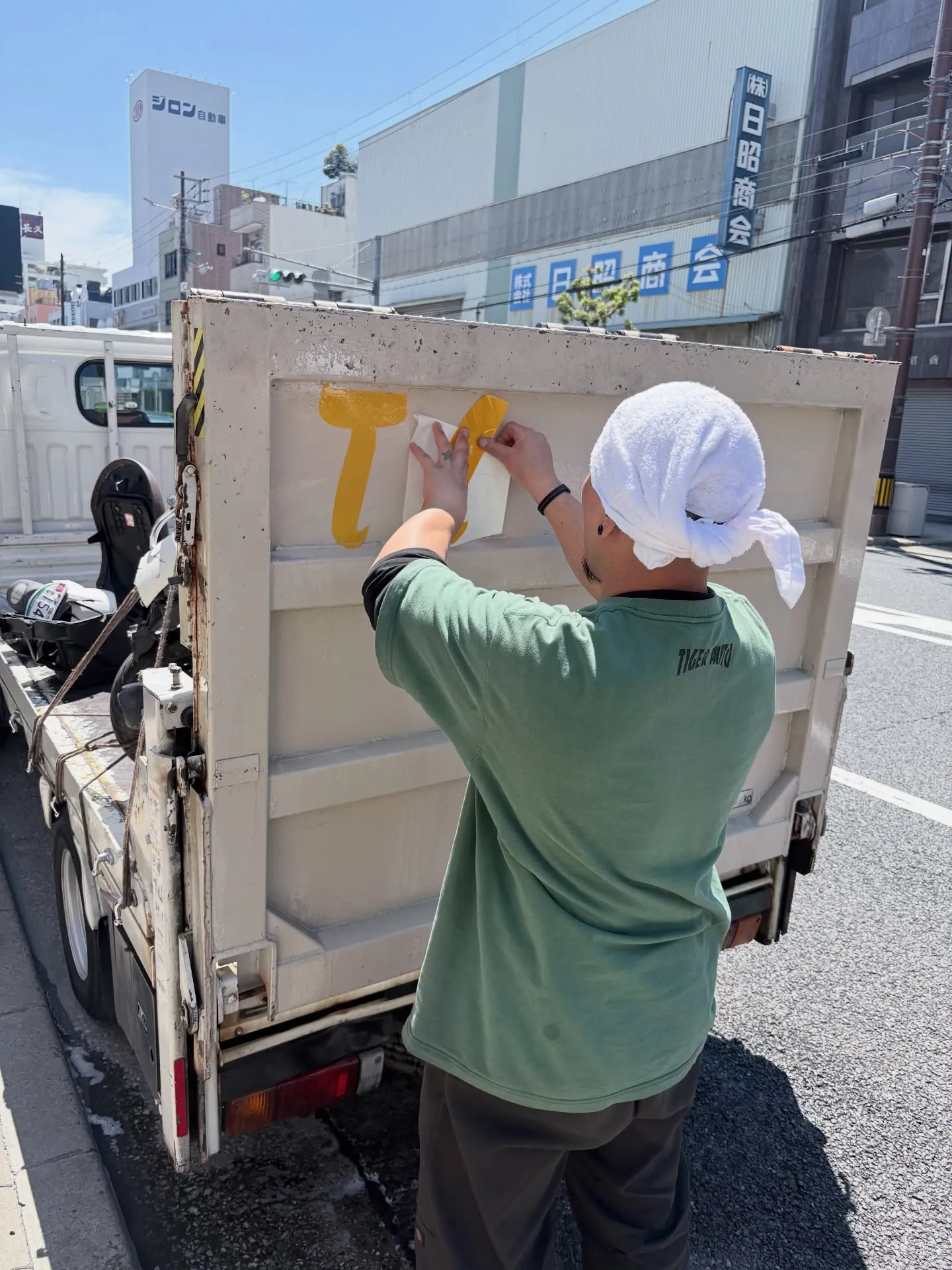 本日、しらっぺのトラックの背中がロゴ付きになりました
