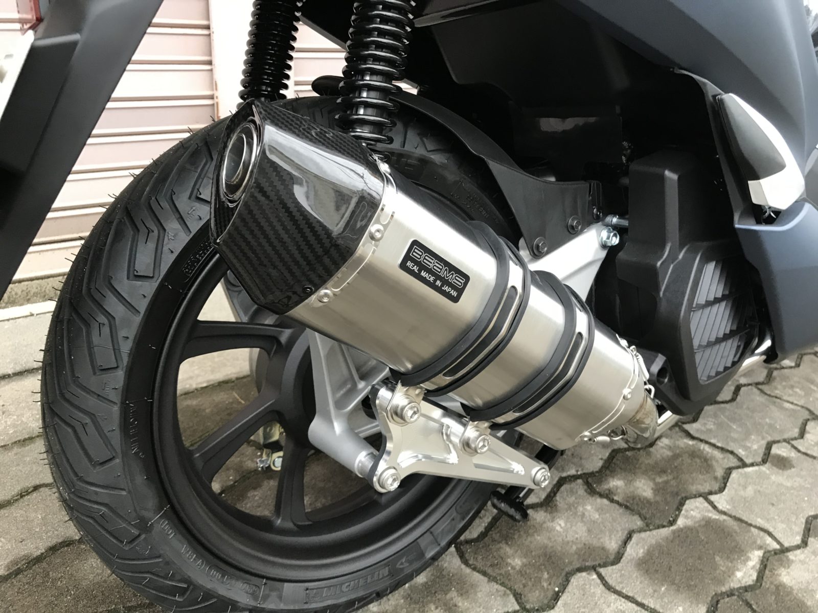 ホンダ PCX（JF81） BEAMSマフラー ｜ 大阪でバイクに関することなら何でも対応可能な「タイガーオート」